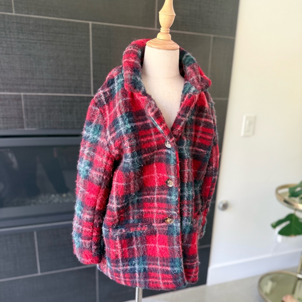 Cotton On Kids unisex Red and Green Fuzzy Jacket